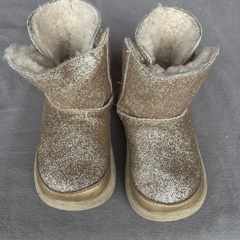 Size 4/5 - UGG Sparkly Gold Boots, Toddler Girls Winter Snow Boots